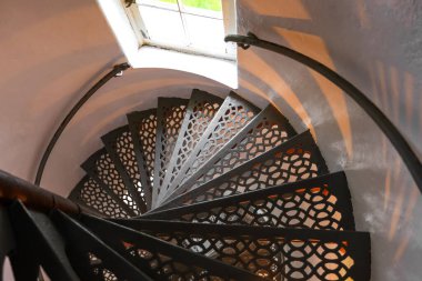 McGulpin noktasındaki deniz fenerinde dönen metal merdiven.