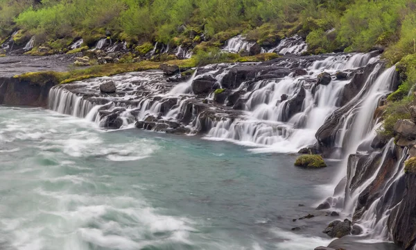 Сценический Водопад Храунфоссар Исландии Летом — стоковое фото