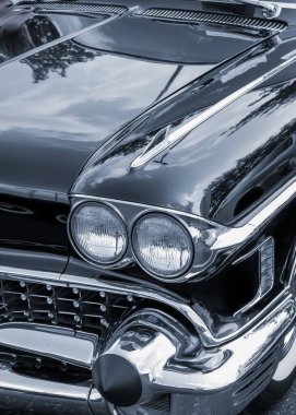 Klasik Amerikan arabasının baş lambası.