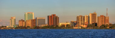 Windsor, Michigan - 30 Ağustos 2020: Skyline of Windsor, Kanada Kanada 'nın en büyük 16. ve Ontario' nun 8. büyük toplamıdır..