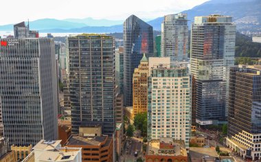 VANCOUVER, BRITISH COLUMBIA, CANADA - 01 Temmuz 2019 - Vancouver şehir merkezinin havadan görünüşü, Kanada 'nın en büyük üçüncü metropoliten alanıdır..