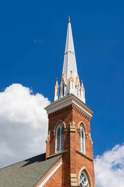 Kirchturm Der Lorenz Lutherischen Kirche Vor Blauem Himmel Bei Frankenmuth — Stockfoto