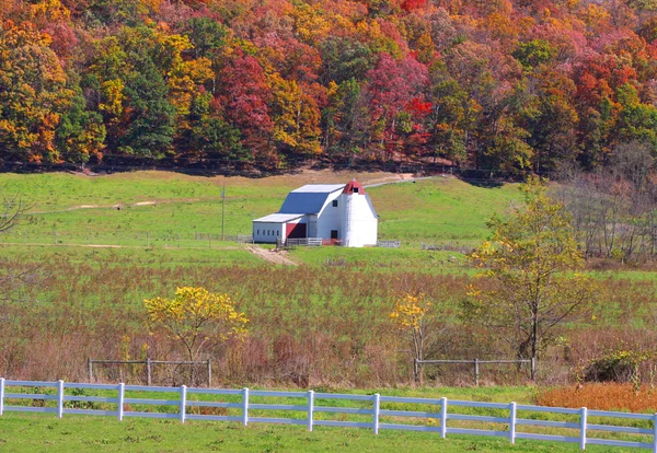 Schilderachtige boerderij landschap — Stockfoto