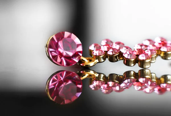 Schmuck aus rosa Edelsteinen — Stockfoto