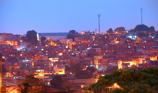 Favela v noční době — Stock fotografie