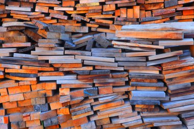 ahşap plakalar yığını