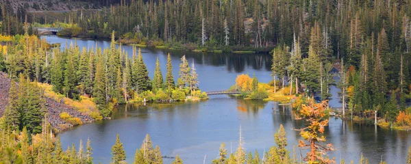 Twin lakes in Sierra mountains — Stock Photo, Image