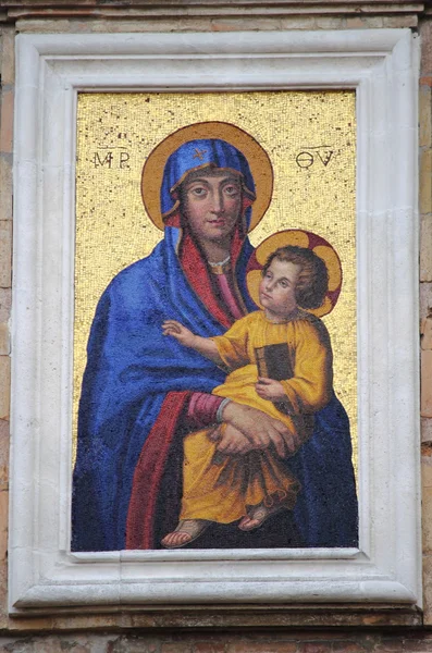Діви Марії з дитиною — стокове фото