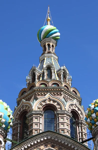 Koepels van de kerk van de Verlosser op het Bloed Spilled in Sint-Petersburg — Stockfoto