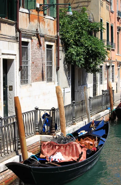 Városi tájkép Gondola, Velence — Stock Fotó