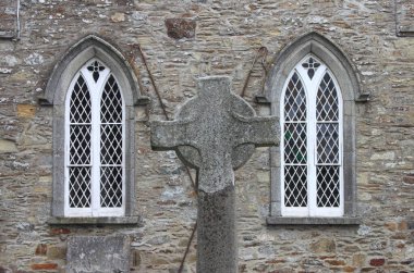 İrlanda 'da antik gotik pencereler