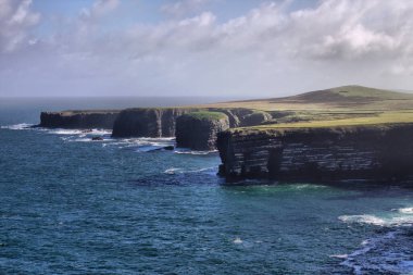 Döngü Kafa kayalıkları. County Clare, İrlanda
