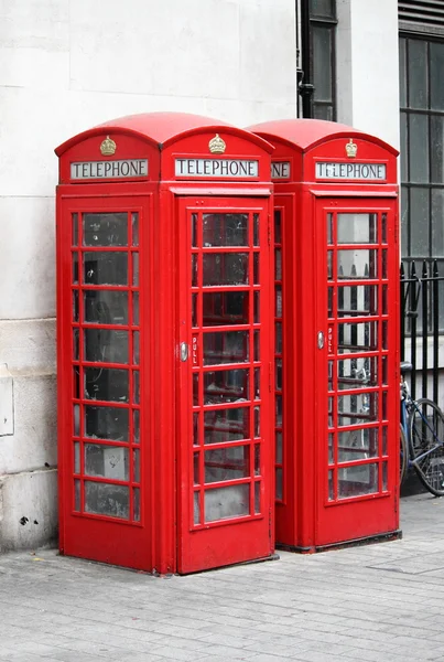 Londra kırmızı telefon kutuları — Stok fotoğraf