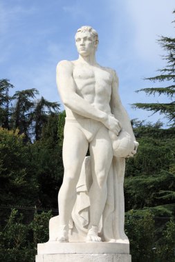 Kettlebell el ile sporcu