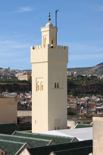 Bab Boujloud 清真寺的尖塔 — 图库照片