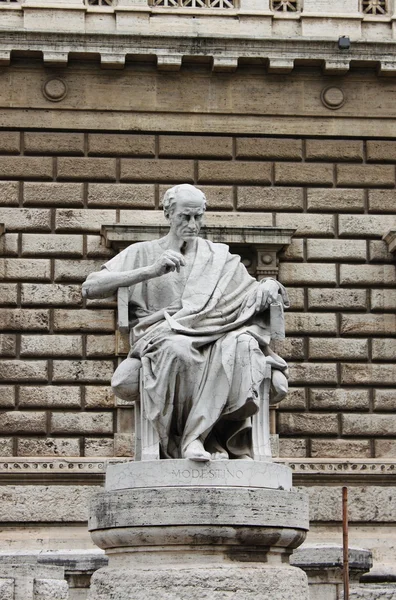 Статуя філософа — стокове фото