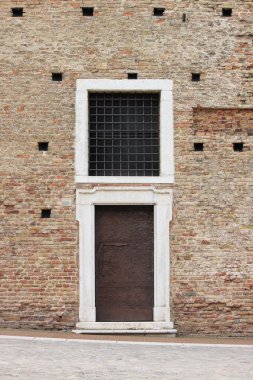 Ortaçağ kare tarzı ön kapı