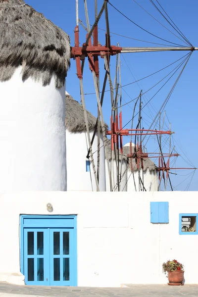 Větrné mlýny v ostrov Mykonos — Stock fotografie