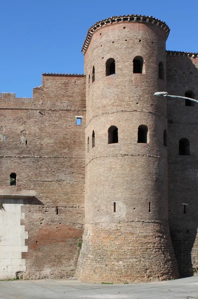 Bastion dans les murs environnants de Rome — Photo