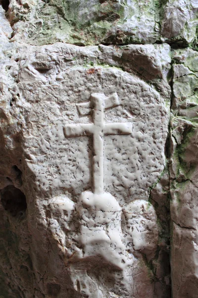 Geprägtes christliches Kreuz — Stockfoto