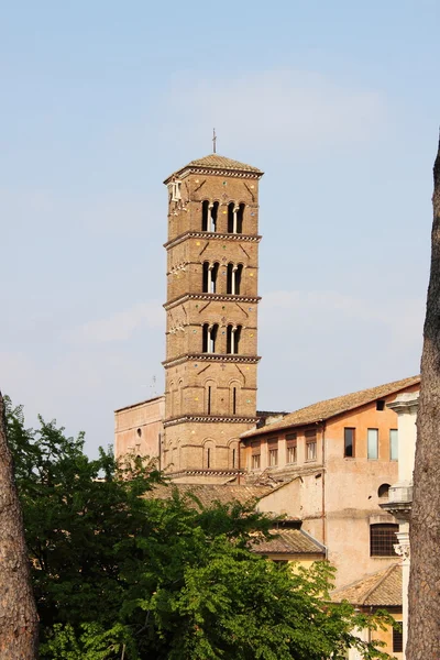Torre de sino de uma igreja — Fotografia de Stock