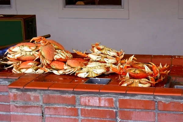 Crabs on sale in a market stall — Stock Photo, Image