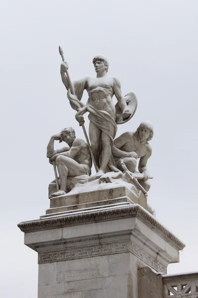 维克托 Emmanuel 二世纪念碑在罗马的雪下 — 图库照片