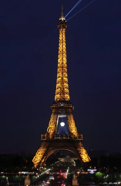 Torre Eiffel de noche — Foto de Stock