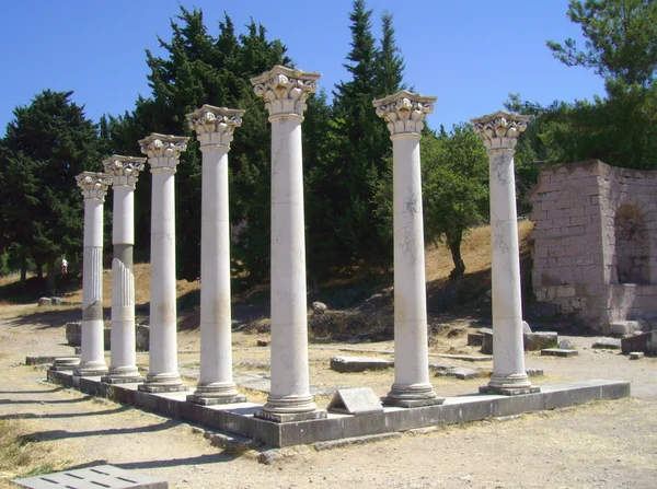 Antika kolonner på Asclepium i ön Kos — Stockfoto