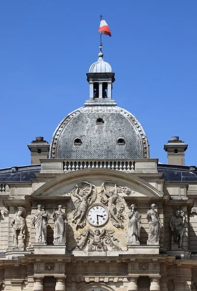 Torre del Reloj del Palacio de Luxemburgo en París — Foto de Stock