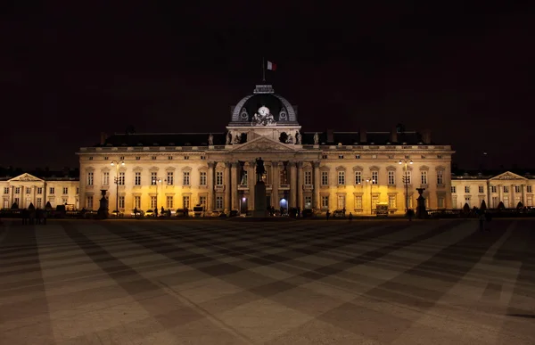 Askeri okul Paris'te gece tarafından — Stok fotoğraf