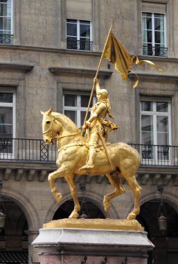 Ark Paris saint joan'ın altın heykeli