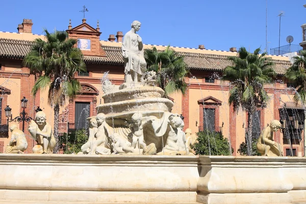 Fonte de Sevilha na Praça Puerta de Jerez — Fotografia de Stock