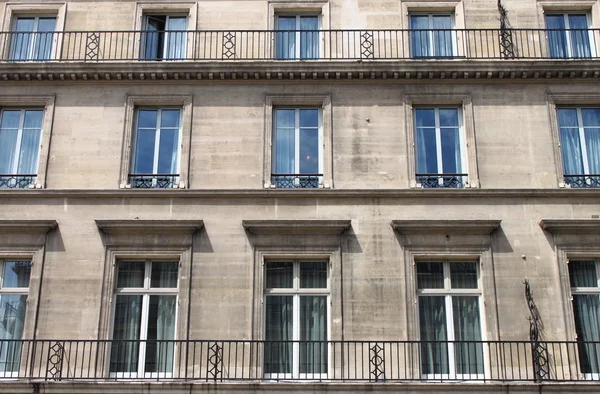 文艺复兴时期建筑与平方 windows — 图库照片