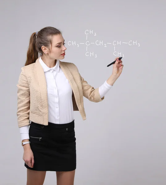 Хімік жінки показує молекулярну структуру — стокове фото