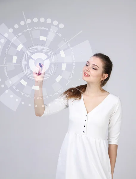 Technologie du futur. Femme travaillant avec une interface futuriste — Photo