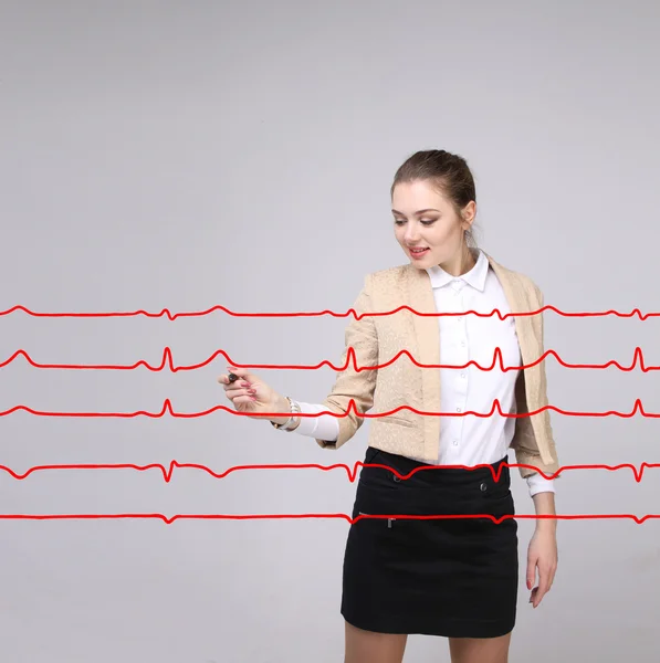 Medico donna e linee cardiografiche — Foto Stock