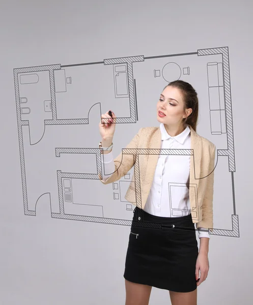 Arquitecta que trabaja con un plan de apartamentos virtual — Foto de Stock