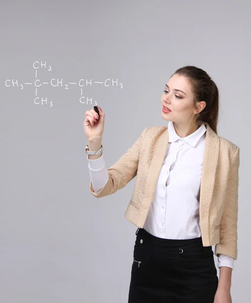 Woman chemist shows a molecular structure — Stock Photo, Image