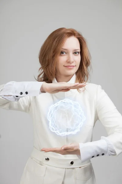 Mujer con bola de energía mágica brillante . — Foto de Stock