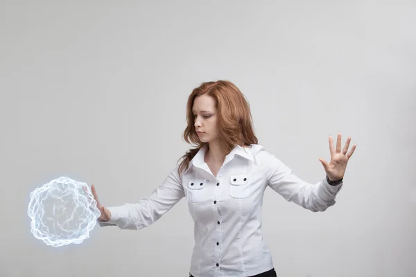 Frau mit glühender magischer Energie. — Stockfoto