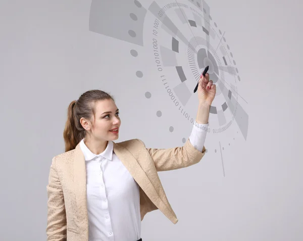 Tecnología del futuro. Mujer trabajando con interfaz futurista — Foto de Stock