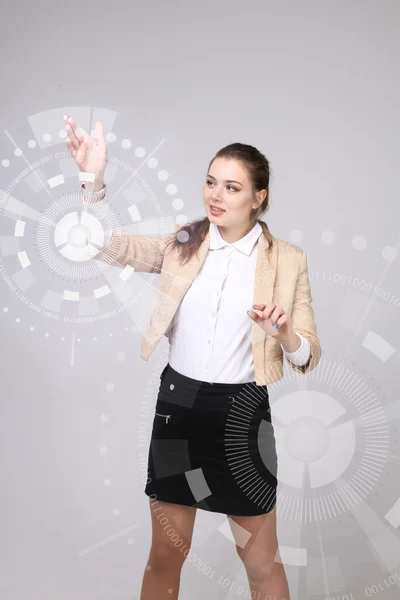 Tecnología del futuro. Mujer trabajando con interfaz futurista —  Fotos de Stock