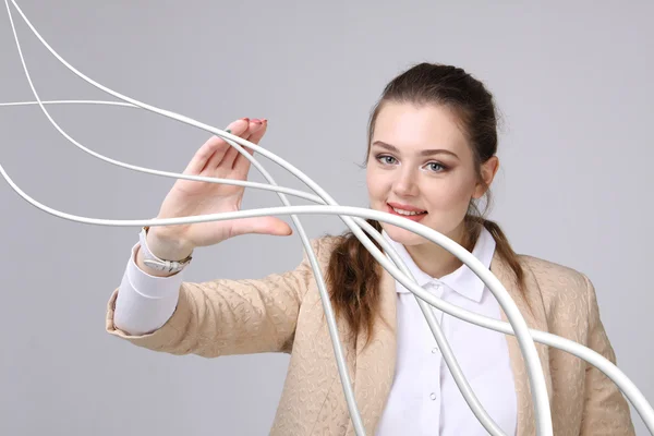 Vrouw met elektrische kabels of draden, gebogen lijnen — Stockfoto