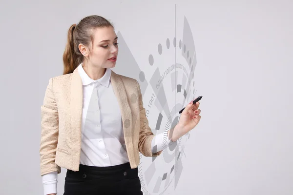 Tecnología del futuro. Mujer trabajando con interfaz futurista — Foto de Stock