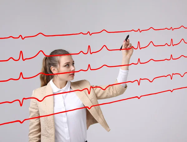 Médecin femme et lignes de cardiogramme — Photo