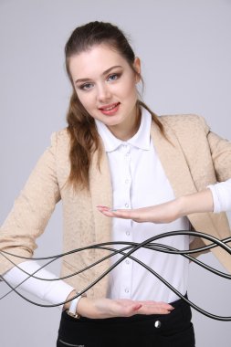 Elektrik kablolar ve teller, kadınla kavisli çizgiler