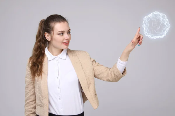 Vrouw met gloeiende magische energie bal. — Stockfoto