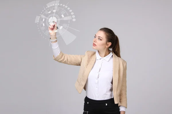 Tecnología del futuro. Mujer trabajando con interfaz futurista — Foto de Stock