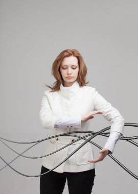 Elektrik kablolar ve teller, kadınla kavisli çizgiler